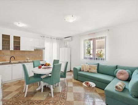 Apartmani Lorena Пореч Екстер'єр фото